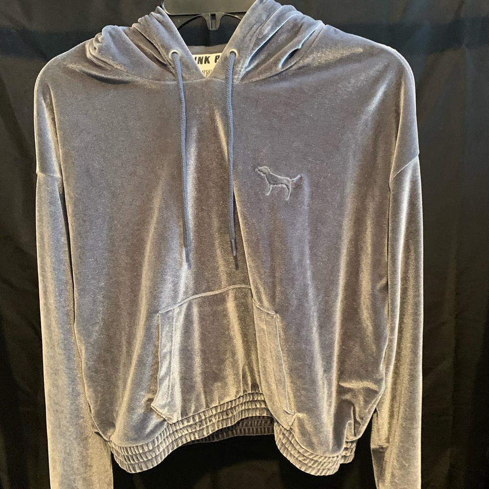 🐚Victoria’s Secret Pink crop velvet sweatshirt🐚